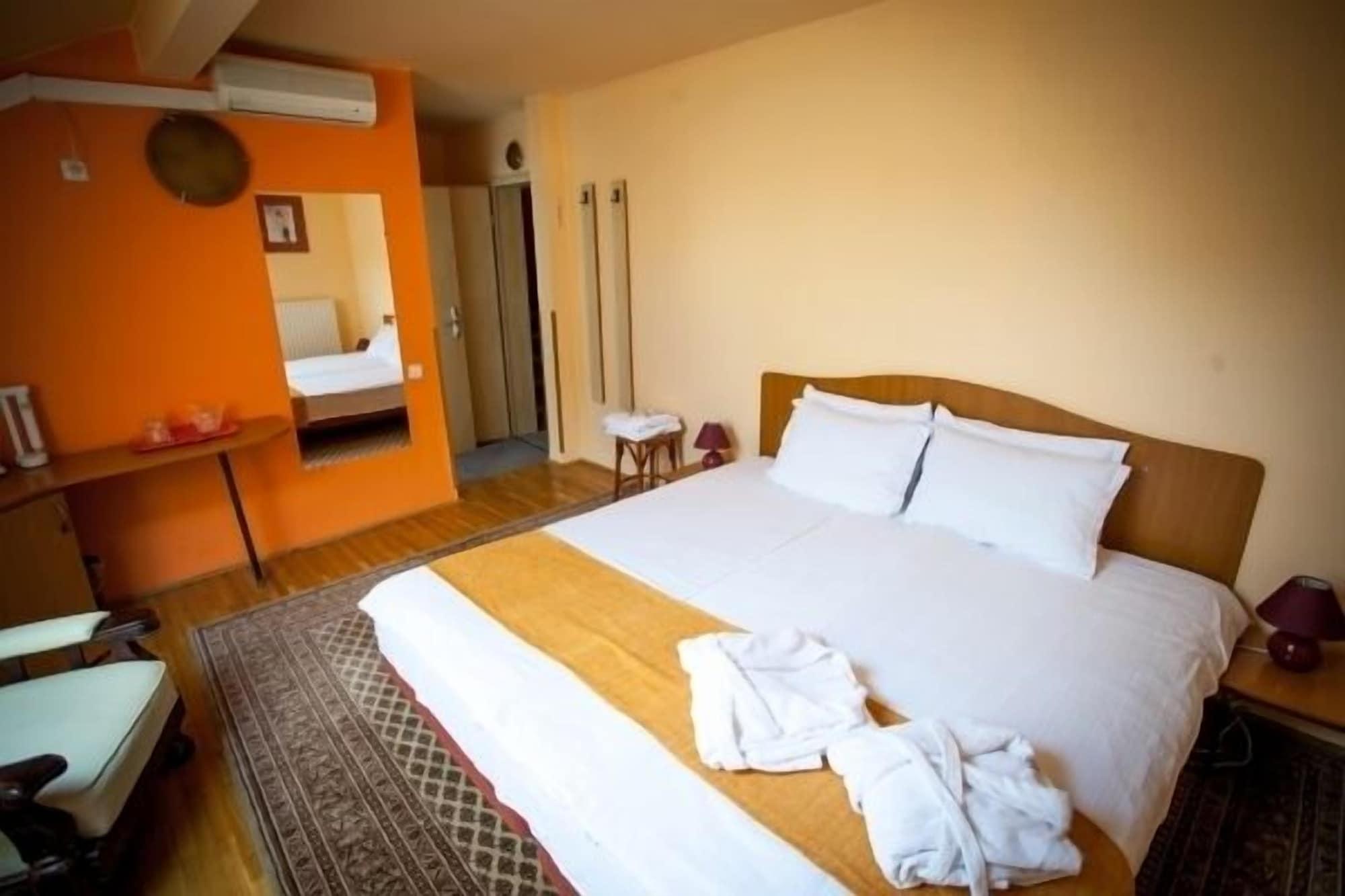Deja Vu Guesthouse Клуж-Напока Екстер'єр фото