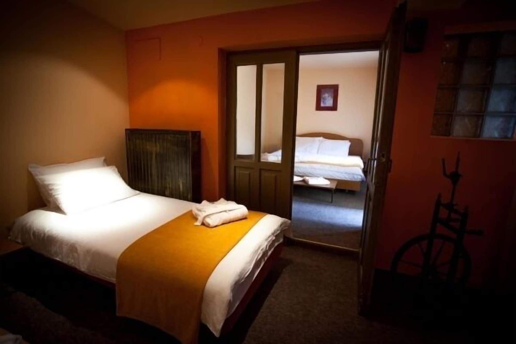 Deja Vu Guesthouse Клуж-Напока Екстер'єр фото