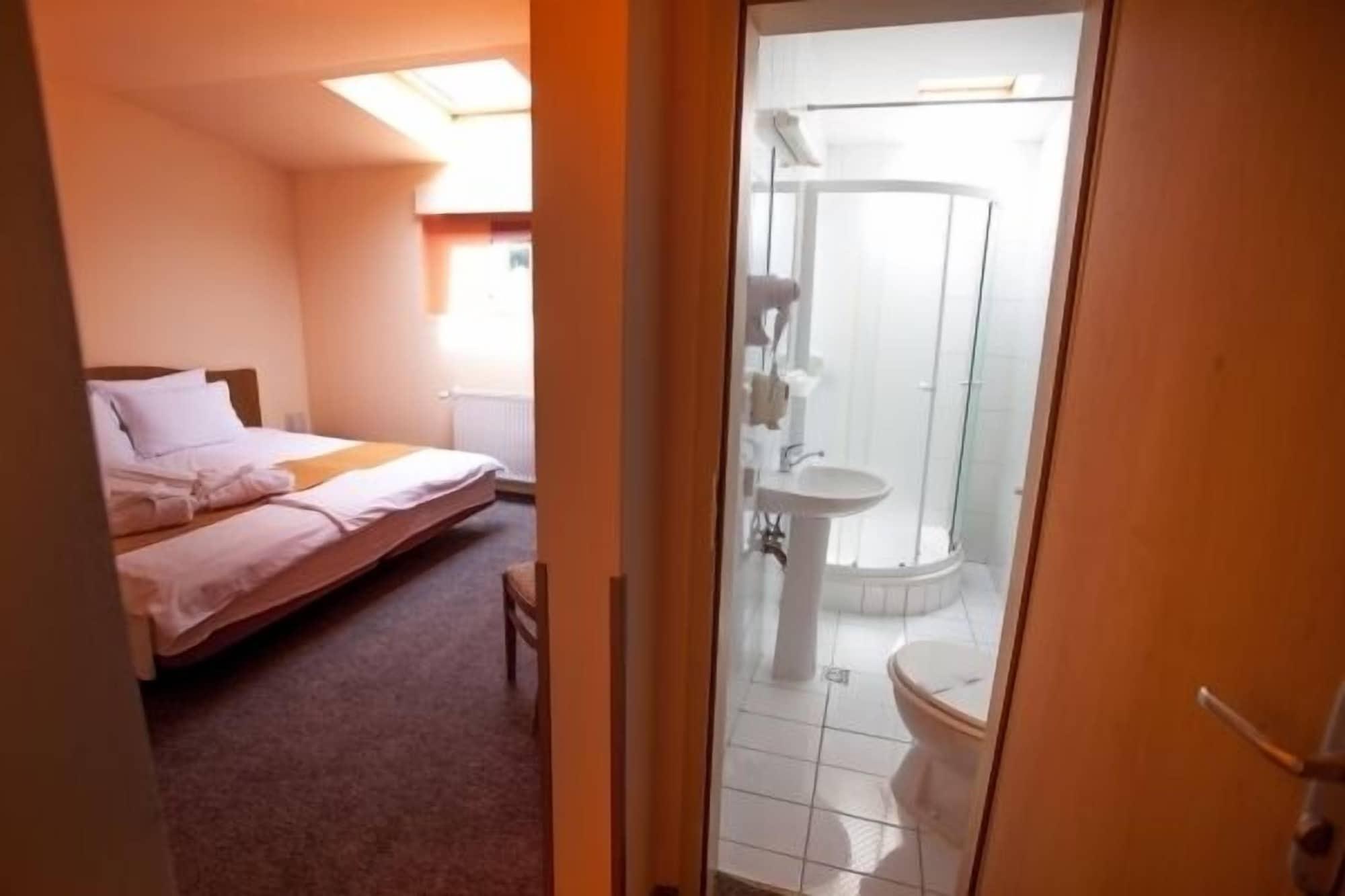 Deja Vu Guesthouse Клуж-Напока Екстер'єр фото
