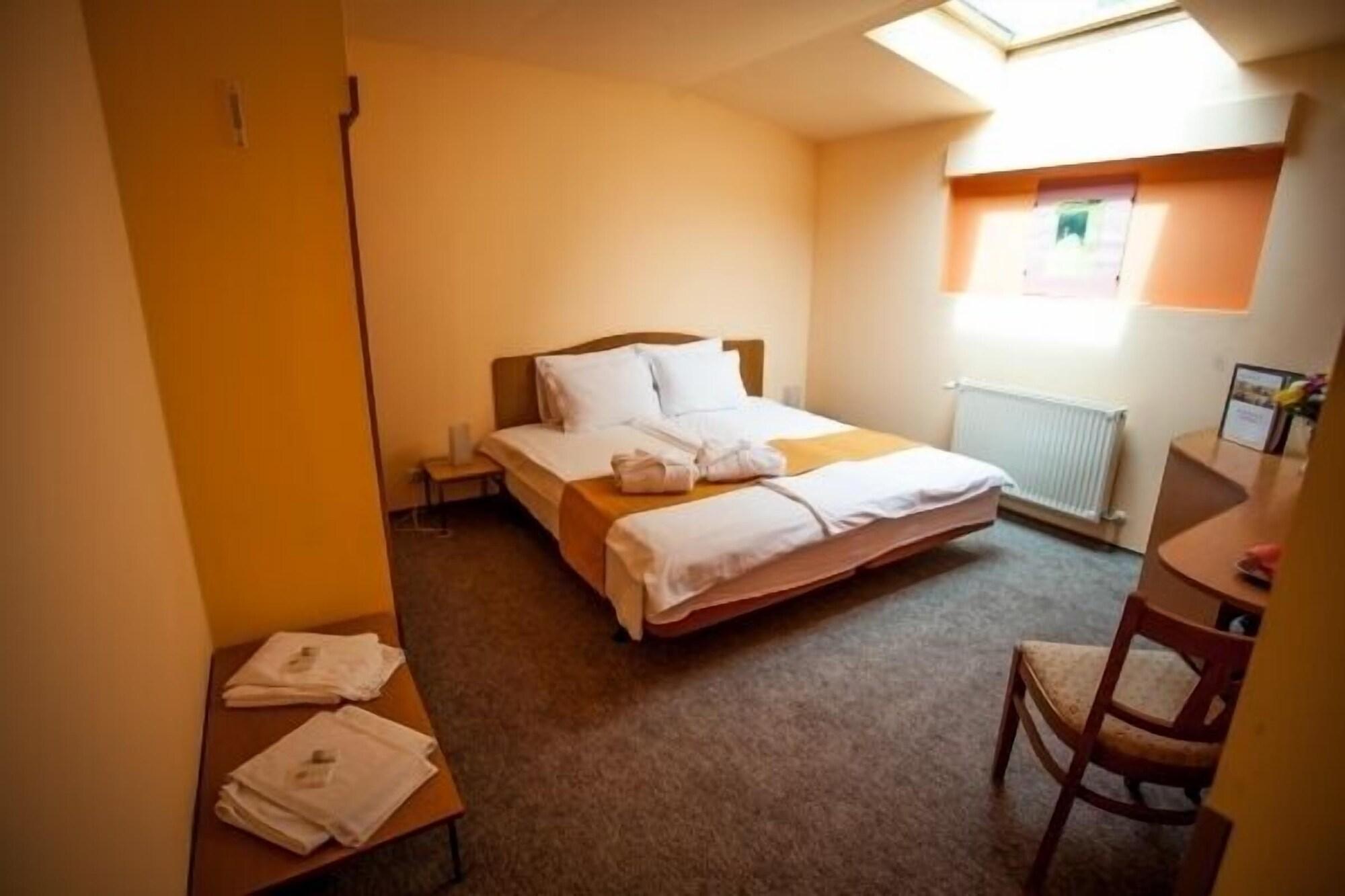 Deja Vu Guesthouse Клуж-Напока Екстер'єр фото